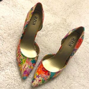 Floral print pumps